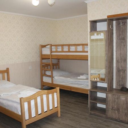 Roza Guesthouse Kazbegi Bagian luar foto
