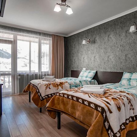 Roza Guesthouse Kazbegi Bagian luar foto