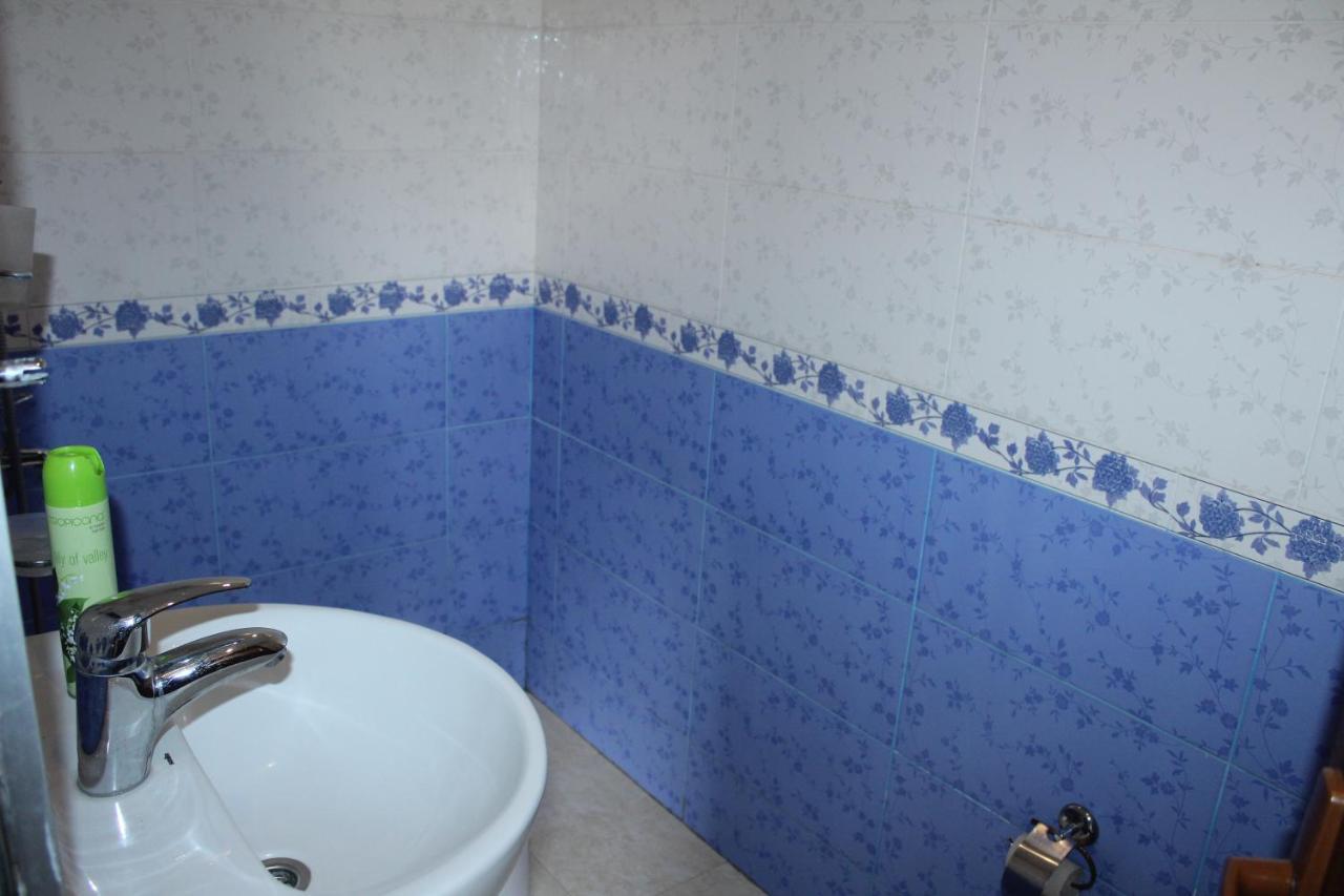 Roza Guesthouse Kazbegi Bagian luar foto