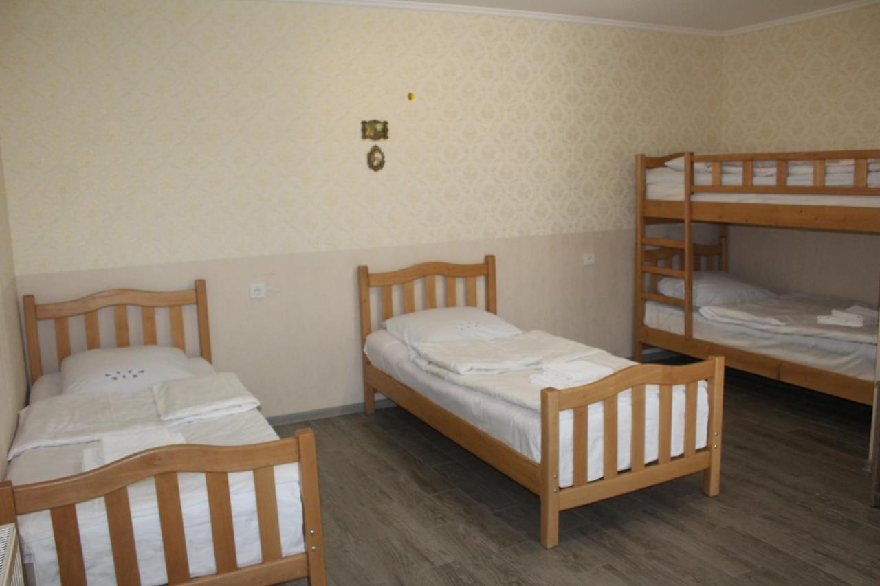 Roza Guesthouse Kazbegi Bagian luar foto