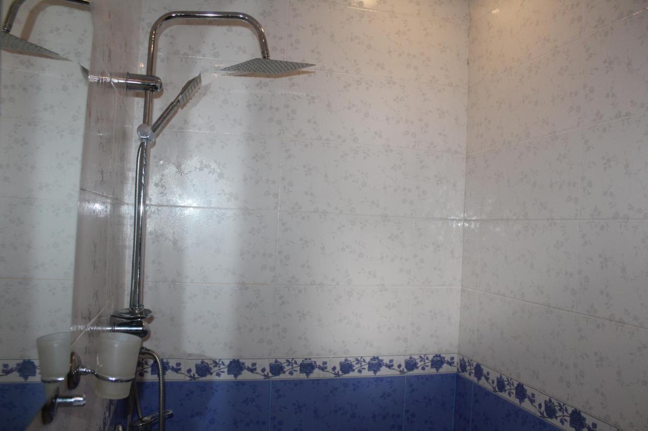 Roza Guesthouse Kazbegi Bagian luar foto