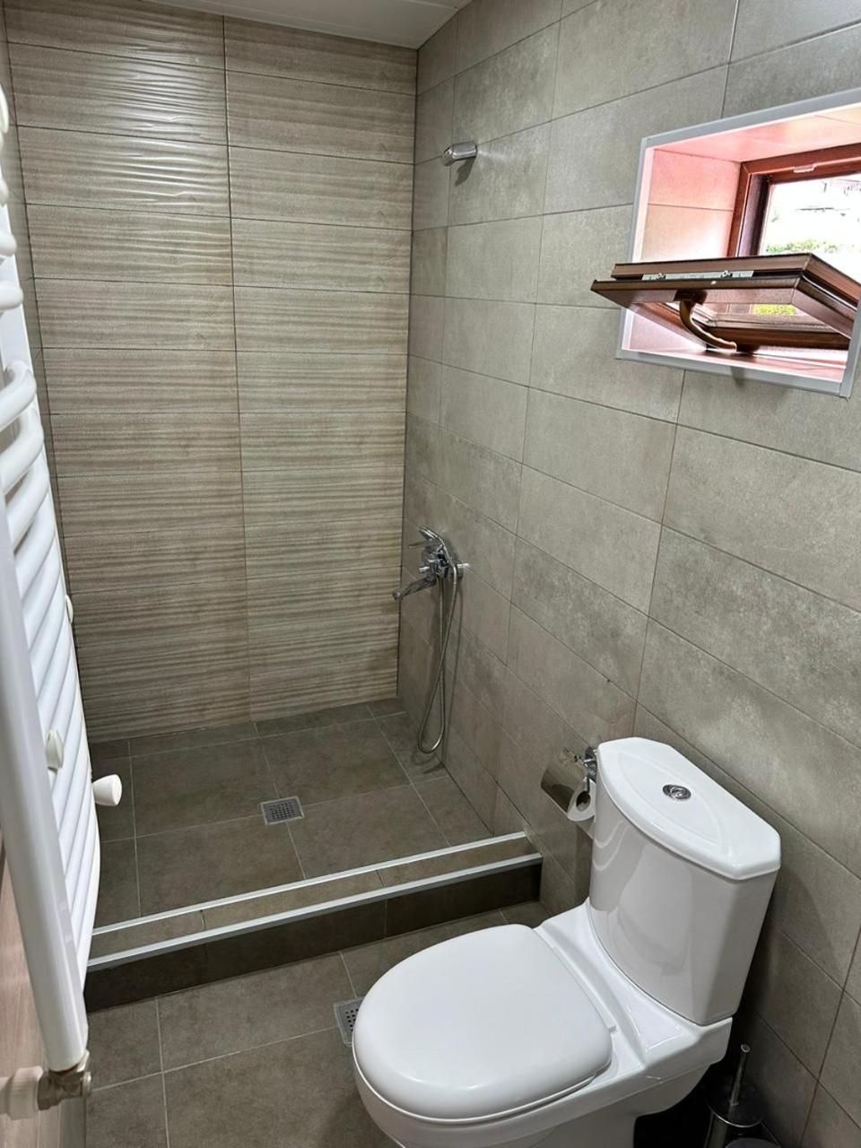 Roza Guesthouse Kazbegi Bagian luar foto