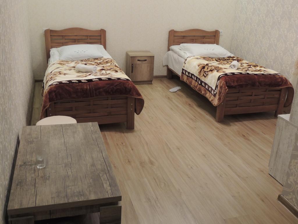 Roza Guesthouse Kazbegi Bagian luar foto