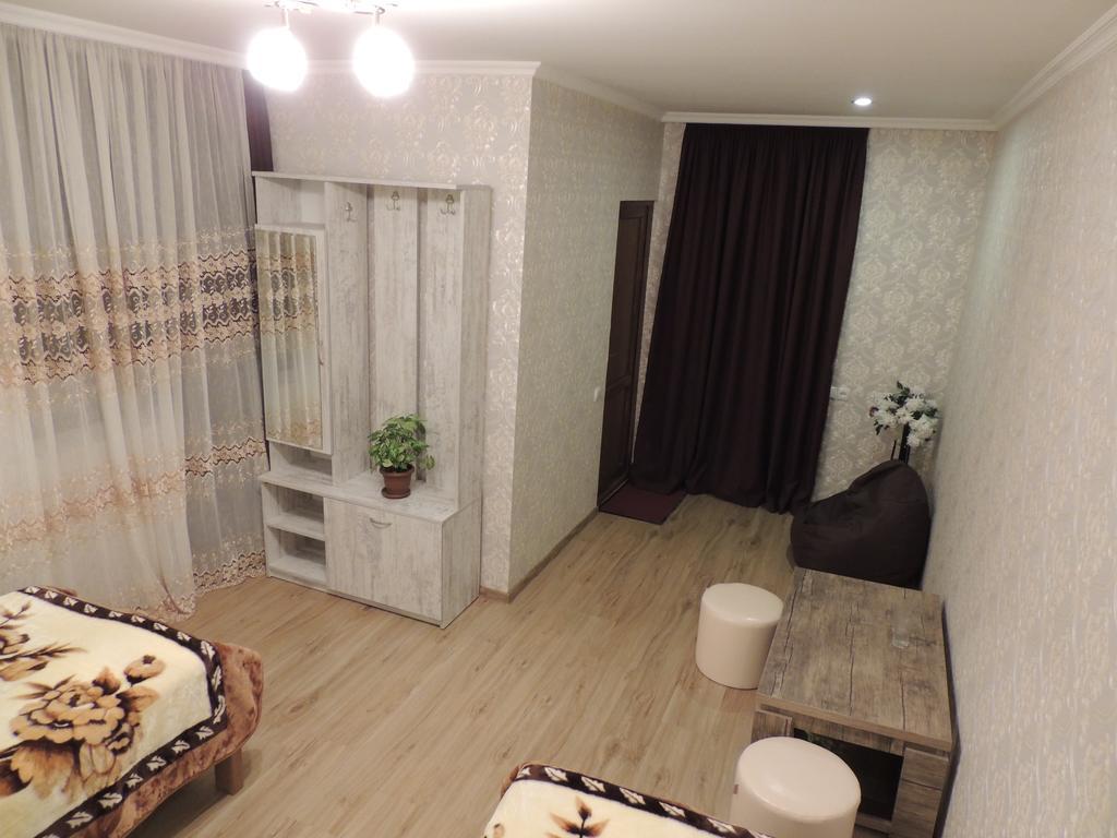 Roza Guesthouse Kazbegi Bagian luar foto